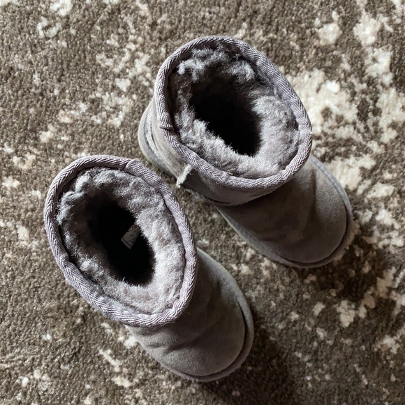 Grey Ugg’s - Picture 4 of 5